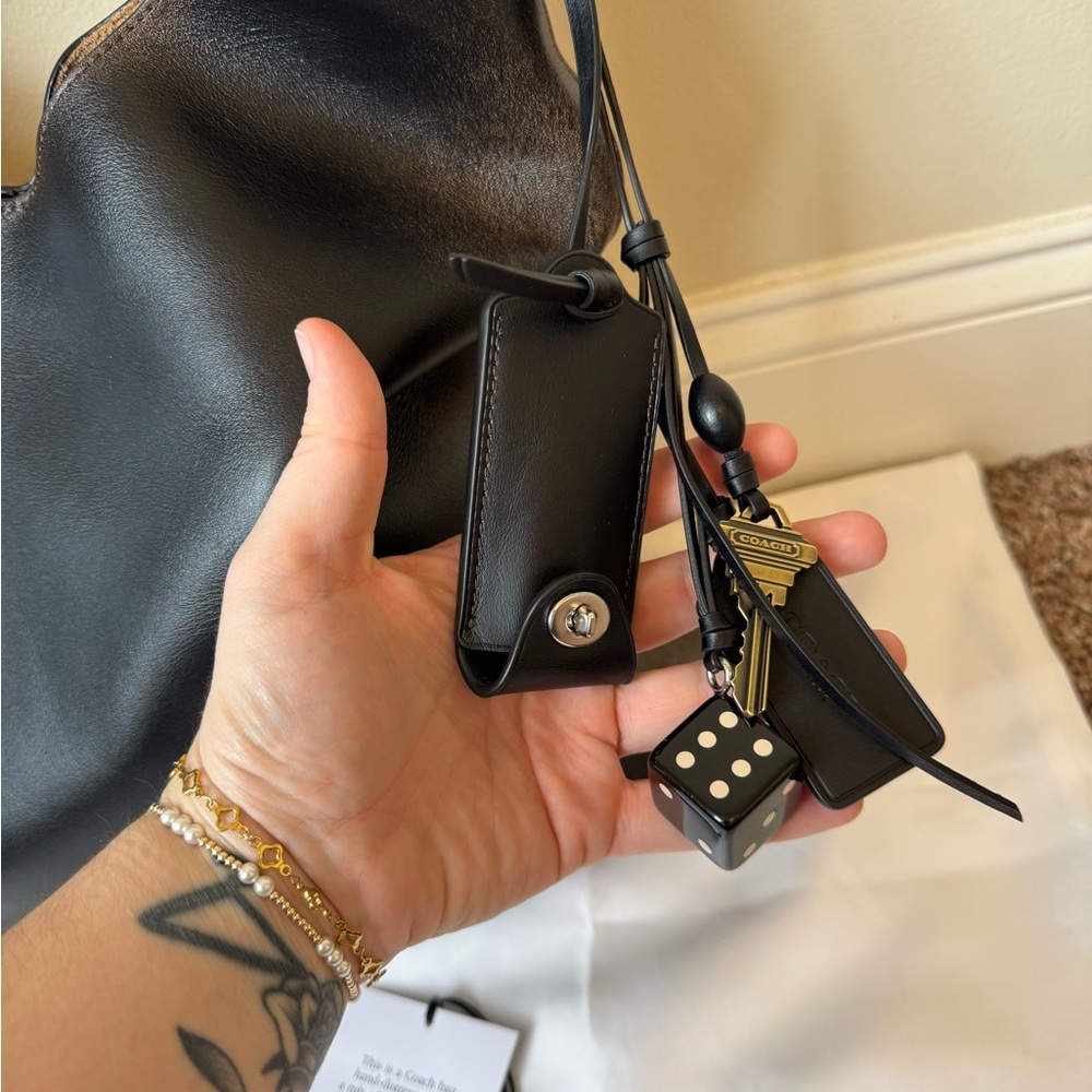 Coach Brooklyn 39 in Loved Leather - Picture 4 of 6